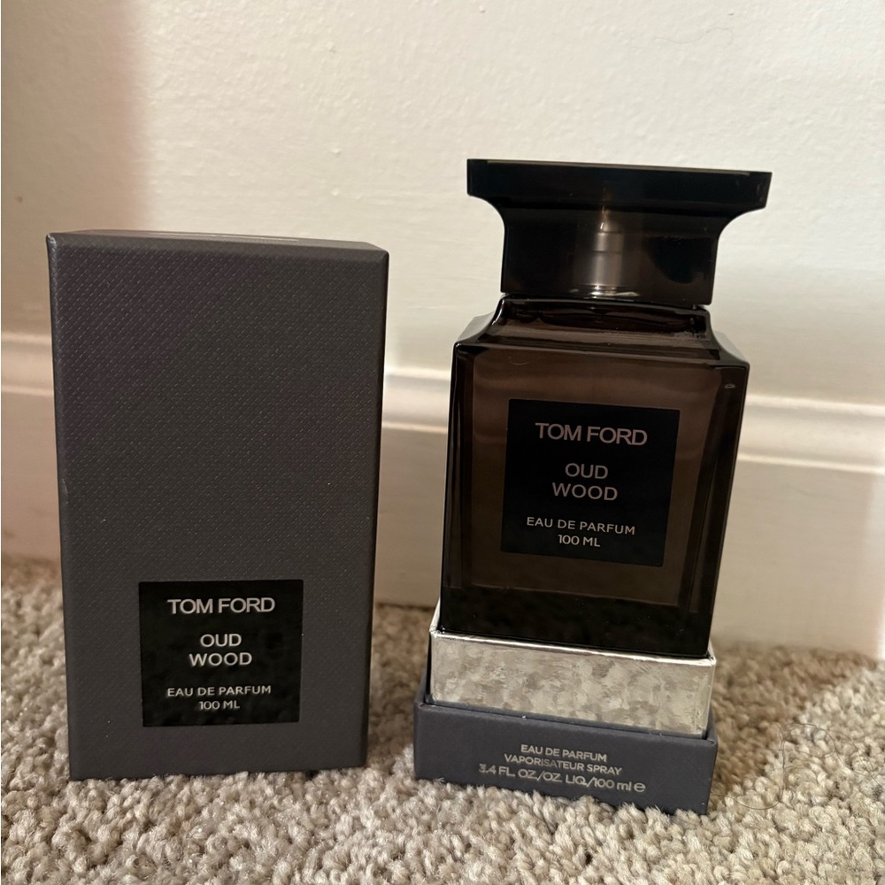 Tom Ford Oud Wood Eau de Parfum 100ml - Black and Gray